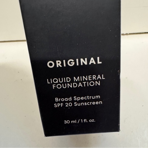 Bareminerals Original Liquid Mineral Foundation Spf 20 Fair 01 - Picture 2 of 3